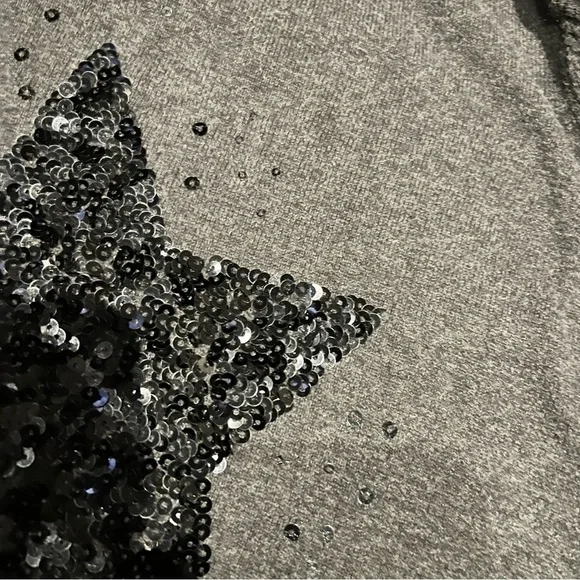 H&m US 8-10 Girls Long Sleeve Sweater Grey Gray With Black Sequin Star Detail - Picture 2 of 15